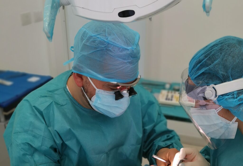 Marco Sanciu dentista a olbia - intervento di implantologia